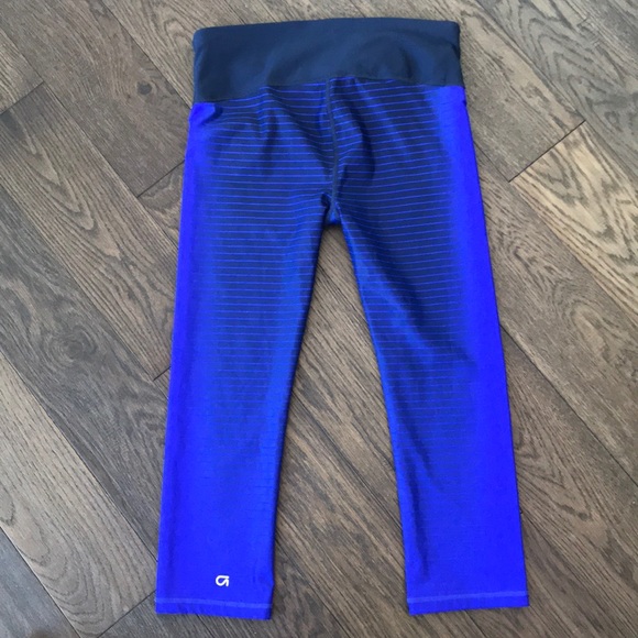 GAP Workout capris - Picture 3 of 6